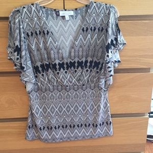 Flow sleeve Jennifer Lopez shirt